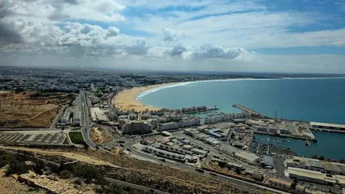صحيفة بريطانية تشيد بسحر مدينة أكادير وتشير إلى أنها أول وجهة سياحية في القارة الإفريقية