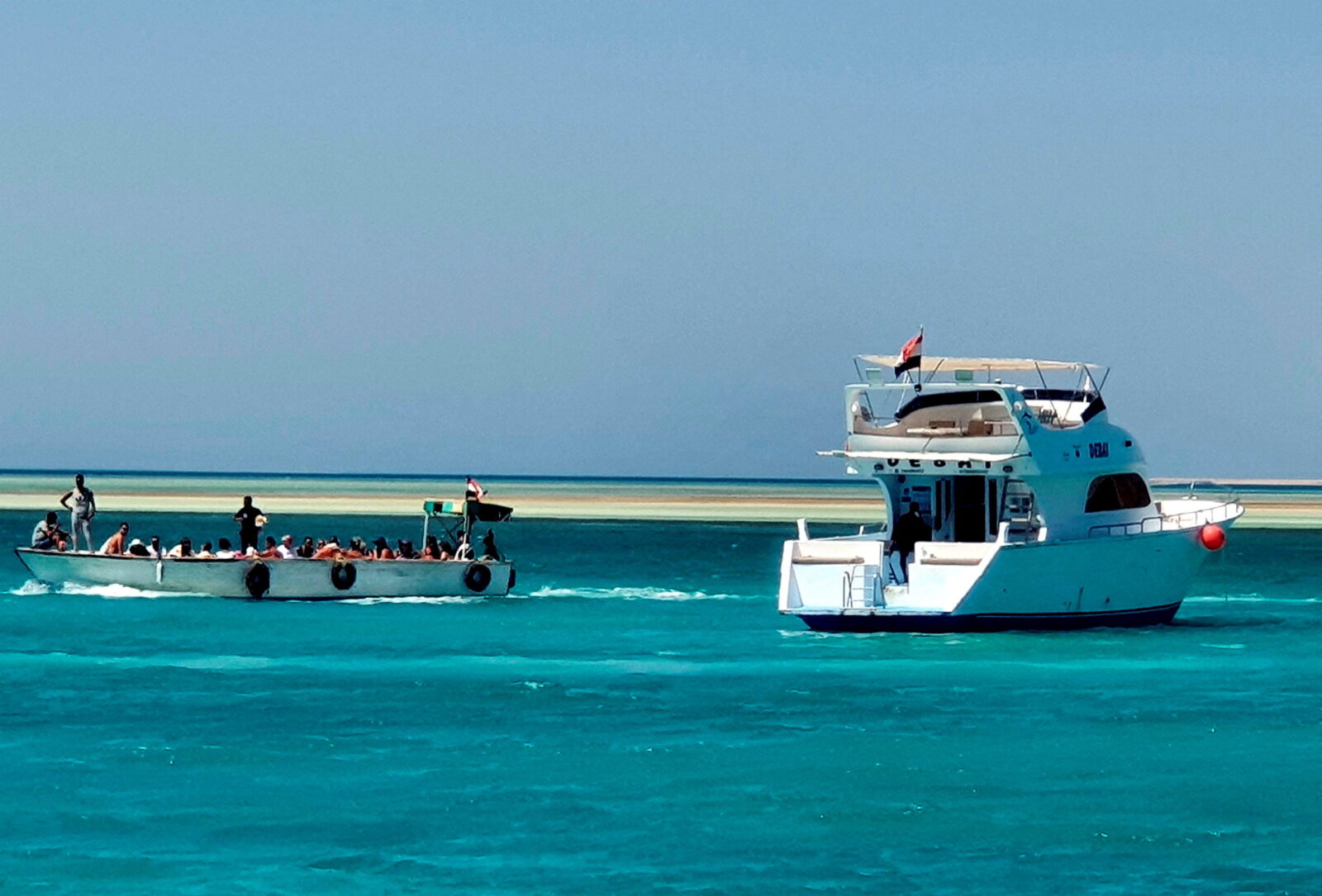 وفاة 6 سياح أجانب في غرق غواصة سياحية بمصر