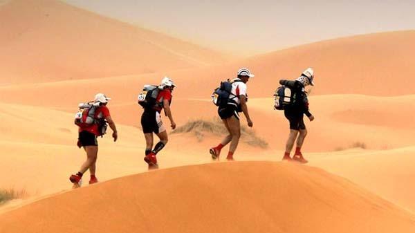 1000 عداء يشارك في ماراطون الرمال في قلب الصحراء المغربية والدخول في مغامرة منقطعة النظير 

