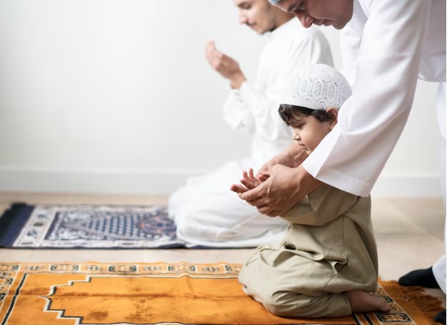 من التحفيز إلى المنع.. كيف يتعود الأطفال على صيام رمضان؟