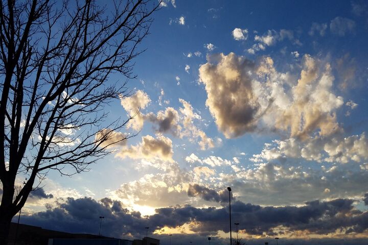 الطقس.. تشكل سحب منخفضة مصحوبة بكتل ضبابية بمختلف المدن