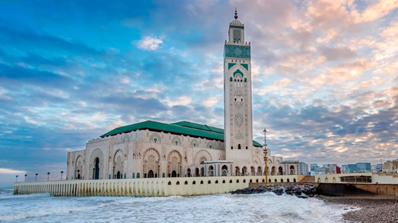 مسجد الحسن الثاني بالدار البيضاء قبلة المصلين لإحياء ليلة القدر في أجواء من الخشوع والطمأنينة