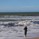 ساحل فم الواد بالعيون.. وجهة مفضلة لعشاق الصيد بالقصبة خلال شهر رمضان