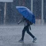 الطقس.. زخات رعدية مرفوقة بسحب منخفضة