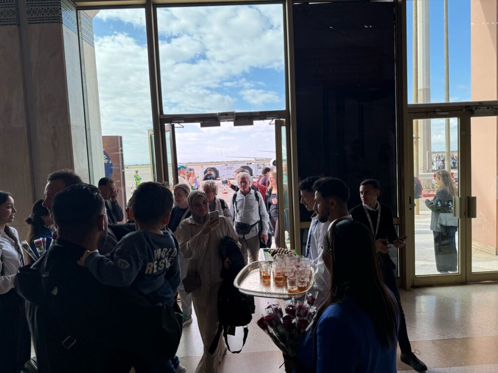 "أكادير ترحب بالرحلة الجوية الافتتاحية من أمستردام: لحظات لا تُنسى"