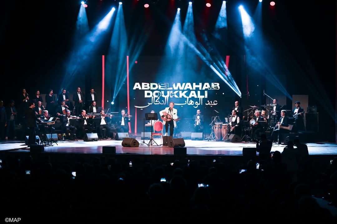 أمسية فنية استثنائية للفنان عبد الوهاب الدكالي بمسرح محمد الخامس
