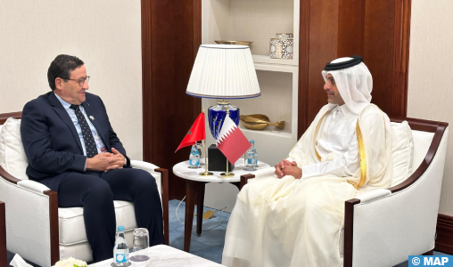 قيوح يتباحث بالدوحة مع نظيره القطري حول سبل تعزيز التعاون في مجال النقل الجوي
