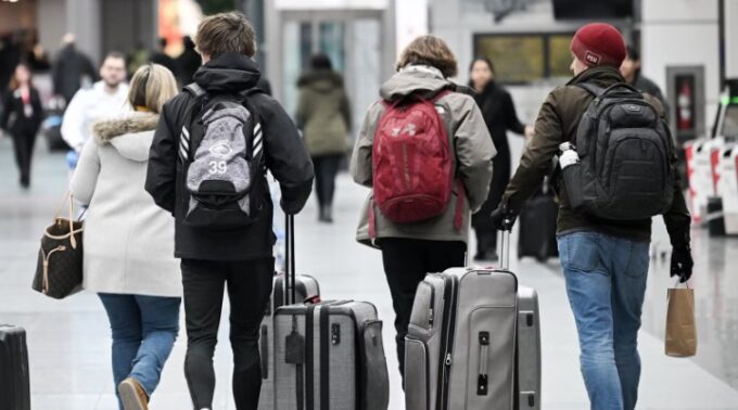 عزوف الكنديون عن السفر إلى أمريكا بسبب فرض رسوم جمركية على منتجاتهم