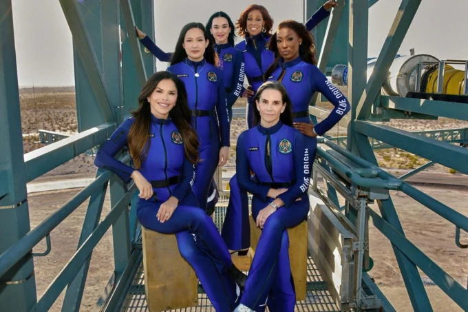 "بلو أوريجين" تطلق أول رحلة فضائية نسائية بالكامل منذ نصف قرن