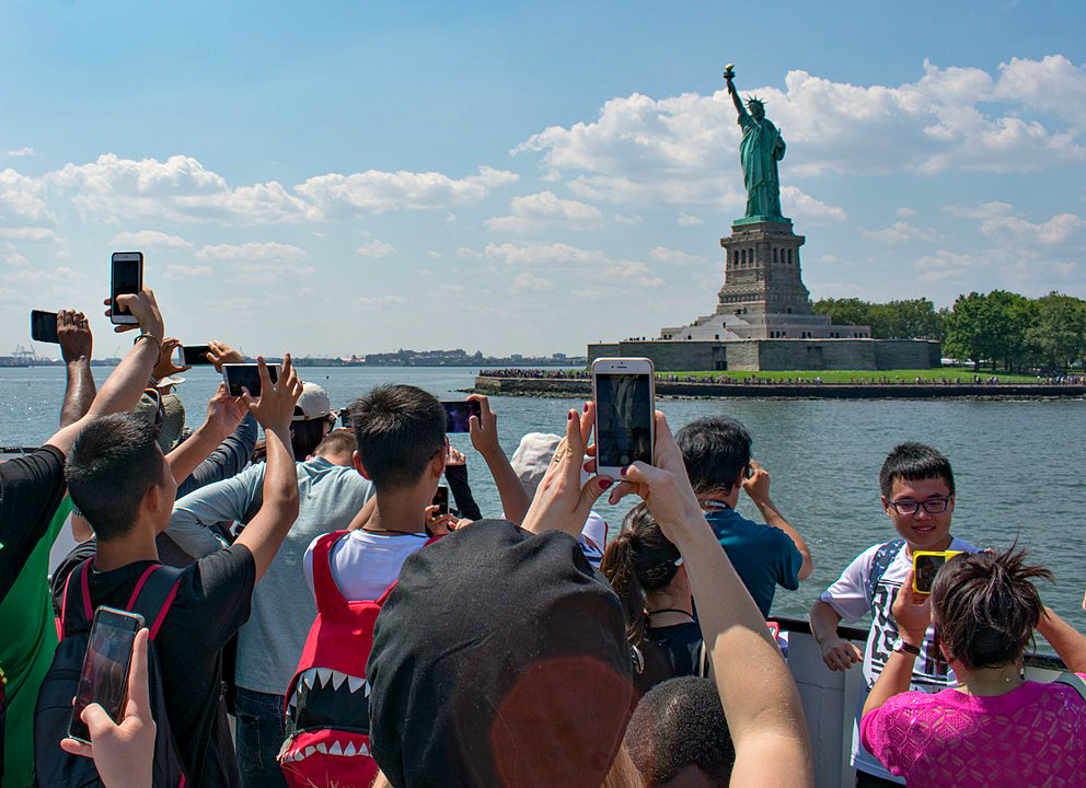 الولايات المتحدة الأمريكية على حافة خسارة 12.5 مليار دولار من الإنفاق السياحي في 2025