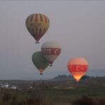 تركيا.. مناطيد تحلق بالسياح فوق "الجنة البيضاء"