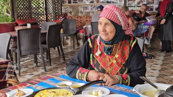 سياحة ريفية بالأردن..هكذا تُقدم أطباق الأجداد في بيوت ضيافة تديرها نساء