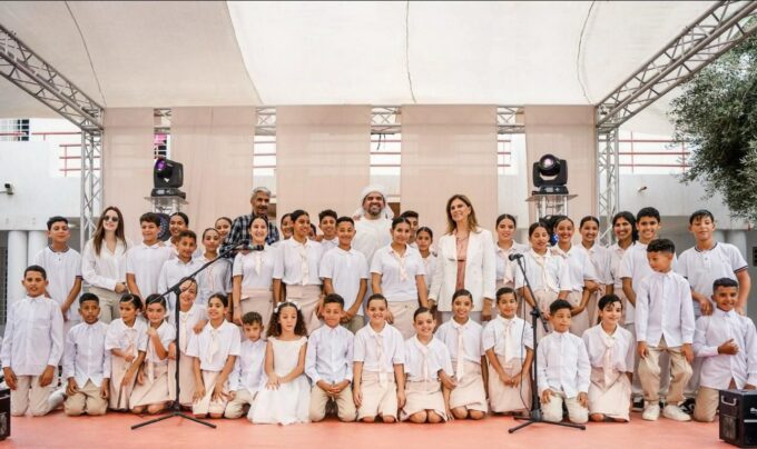 حسين الجسمي يزور أطفال "دار الميمة" للأيتام ويوجّه لهم دعوةً خاصةً لحضور حفله في الدار البيضاء