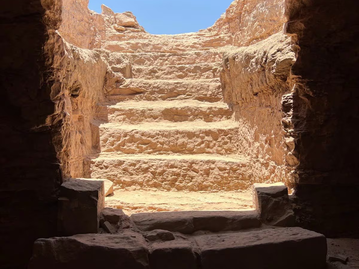 مصر تعلن اكتشاف مقابر أثرية تعود للعصرين اليوناني والروماني في أسوان