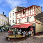 بلدة فرنسية تفرض غرامات على الزوار "شبه العراة"