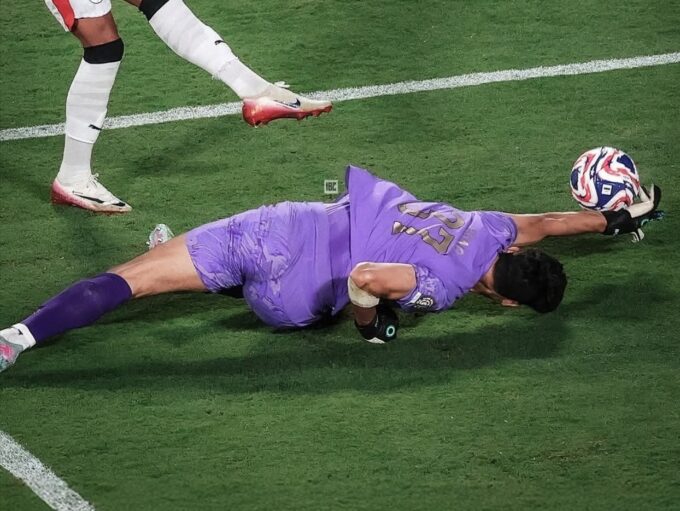 “تلك القبضة المباركة”.. أسطورة بونو تتجذر من مونديال لآخر