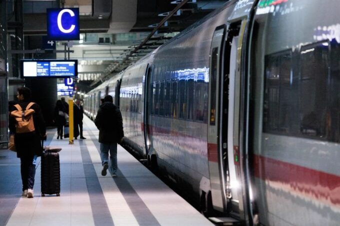 لماذا تعد قطارات ألمانيا الخيار الأمثل للسفر والمتعة والتوفير؟