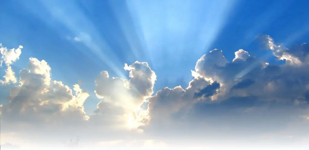 الطقس حارا بمختلف مناطق المملكة المغربية مع تشكل سحب منخفضة