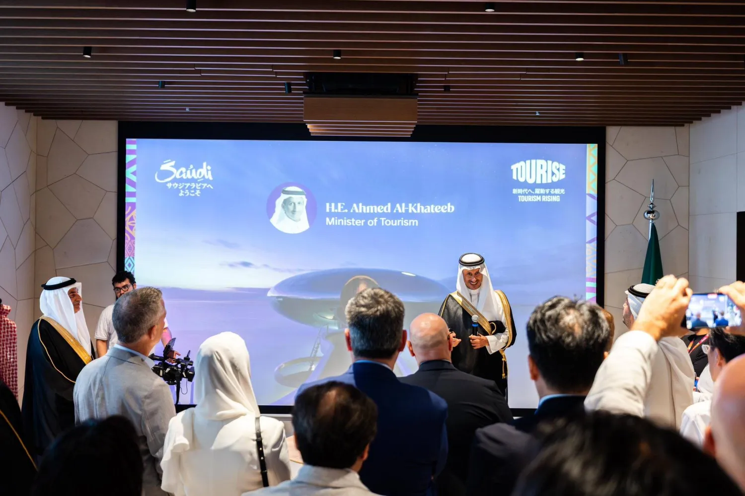 وزير السياحة السعودي يشيد بالمملكة العربية السعودية باعتبارها الوجهة السياحية الأسرع نمواً عالمياً