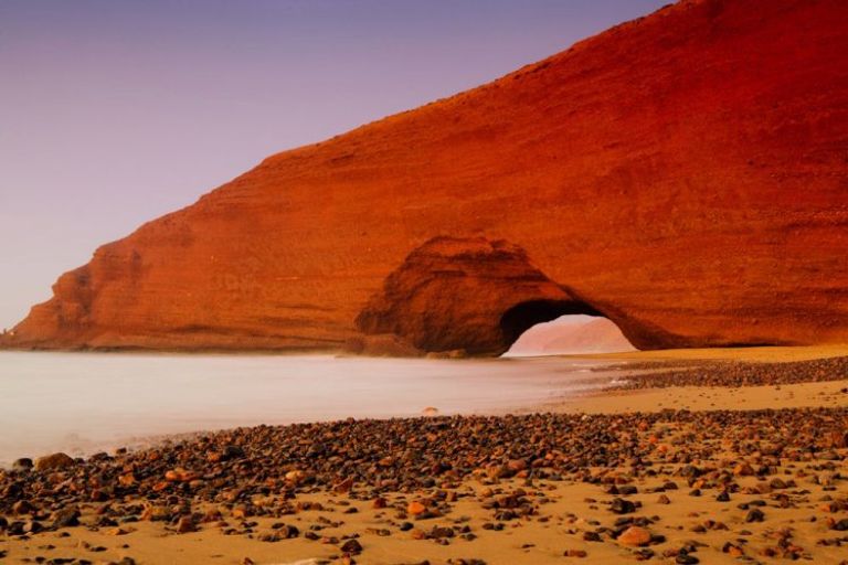 سواحل المغرب ملاذ الباحثين عن الراحة والجمال صيفا