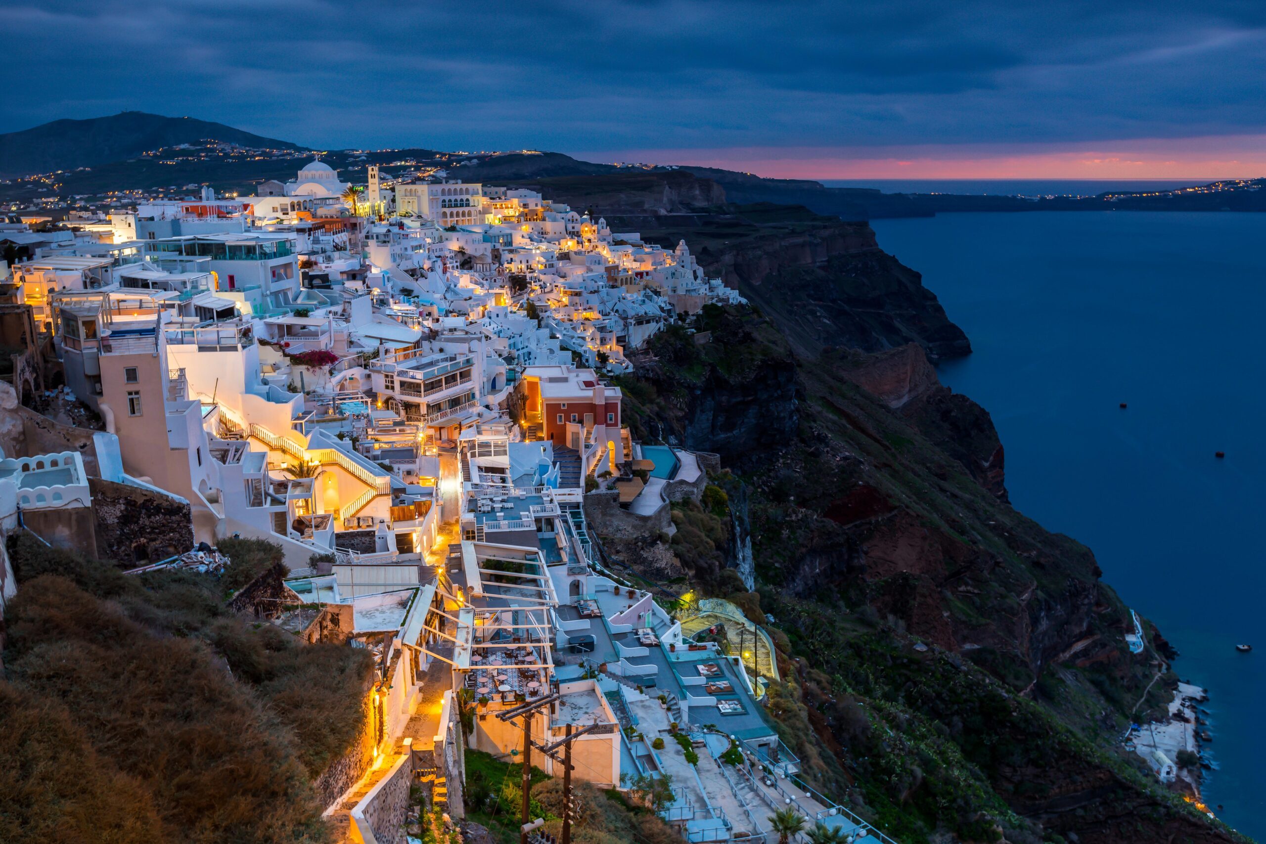 السياحة المفرطة تقلق سكان الأحياء التاريخية بأثينا 