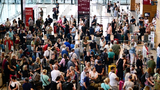 مطار برلين يواصل إلغاء الرحلات بسبب تداعيات الهجوم الإلكتروني