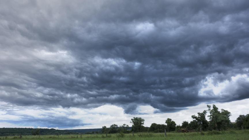 نزول زخات رعدية ابتداء من الزوال فوق أقصى جنوب المملكة
