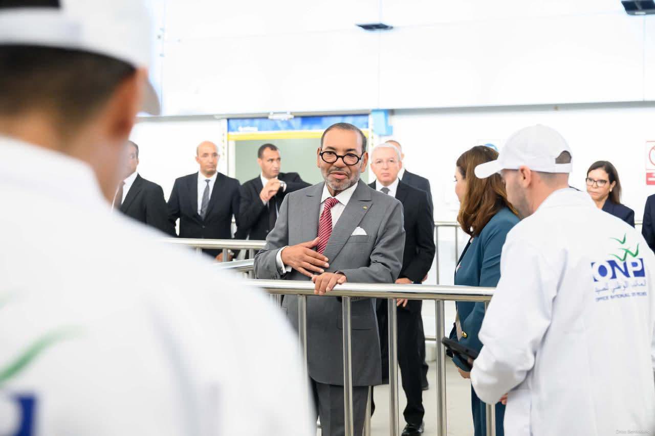 جلالة الملك يدشن ويزور عددا من المشاريع الكبرى المندرجة في إطار إعادة هيكلة وتطوير المركب المينائي للدار البيضاء