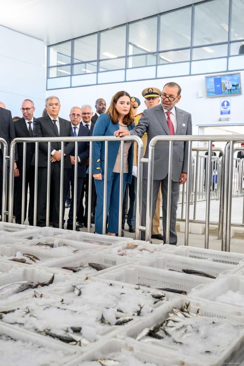 جلالة الملك يدشن ويزور عددا من المشاريع الكبرى المندرجة في إطار إعادة هيكلة وتطوير المركب المينائي للدار البيضاء
