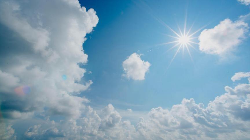 الطقس حارا نسبيا بكل من الجنوب الشرقي وأقصى جنوب المملكة