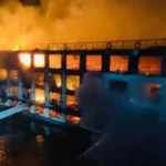 على متنها 220 شخصا.. حريق مهول يلتهم باخرة سياحية في مصر