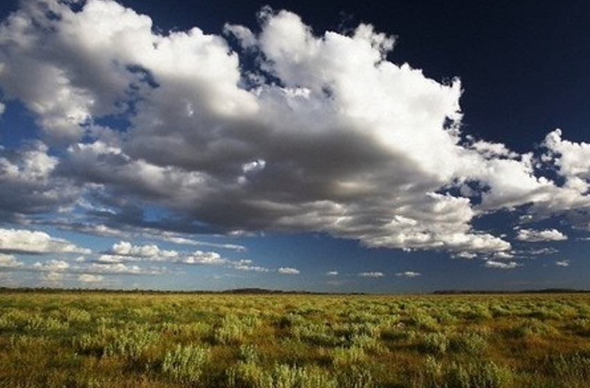 السماء غائمة مع تشكل سحب منخفضة كثيفة مصحوبة بضباب بمختلف مناطق المملكة المغربية