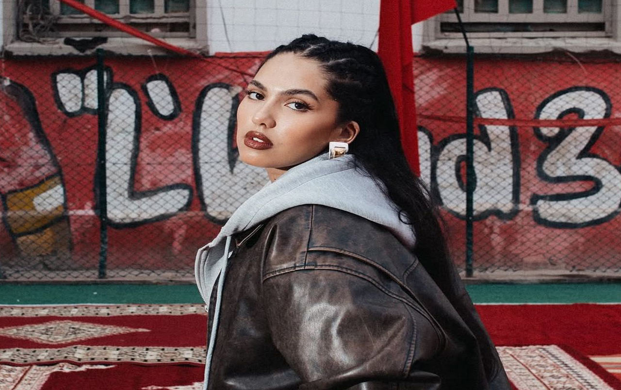 الفنانة منال بنشليخة تطلق Carta Rouge.. في عمل موسيقي جديد يمزج بين الراي والفلامنكو