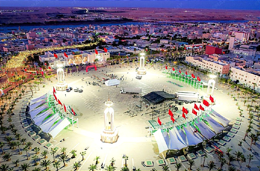 بالصور..سماء مدينة العيون تتلألأ بالأضواء احتفاء بالذكرى الخمسين للمسيرة الخضراء المجيدة