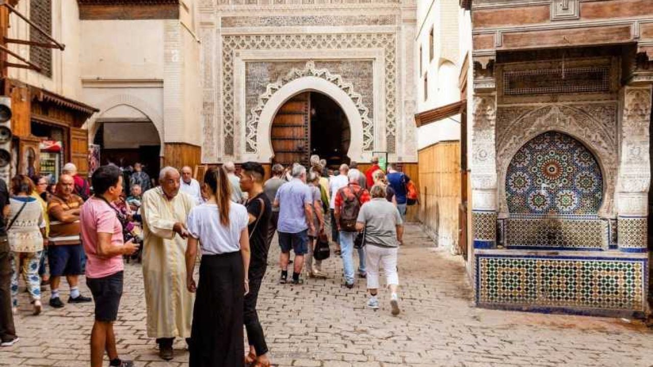 المغرب يعتمد 4590 مرشداً سياحياً… والوزارة تواصل إصلاح وتنظيم المهنة