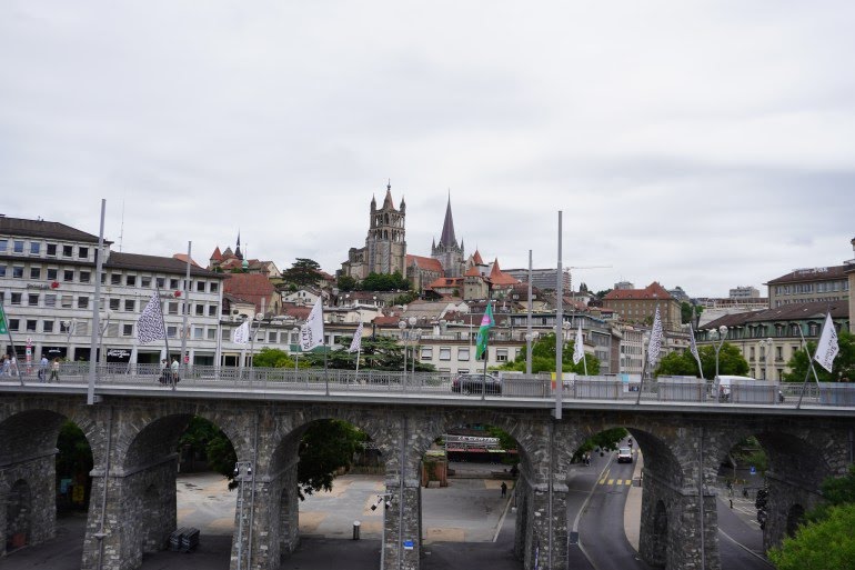 لوزان السويسرية.. سياحة التفاصيل الهادئة والحياة الراقية