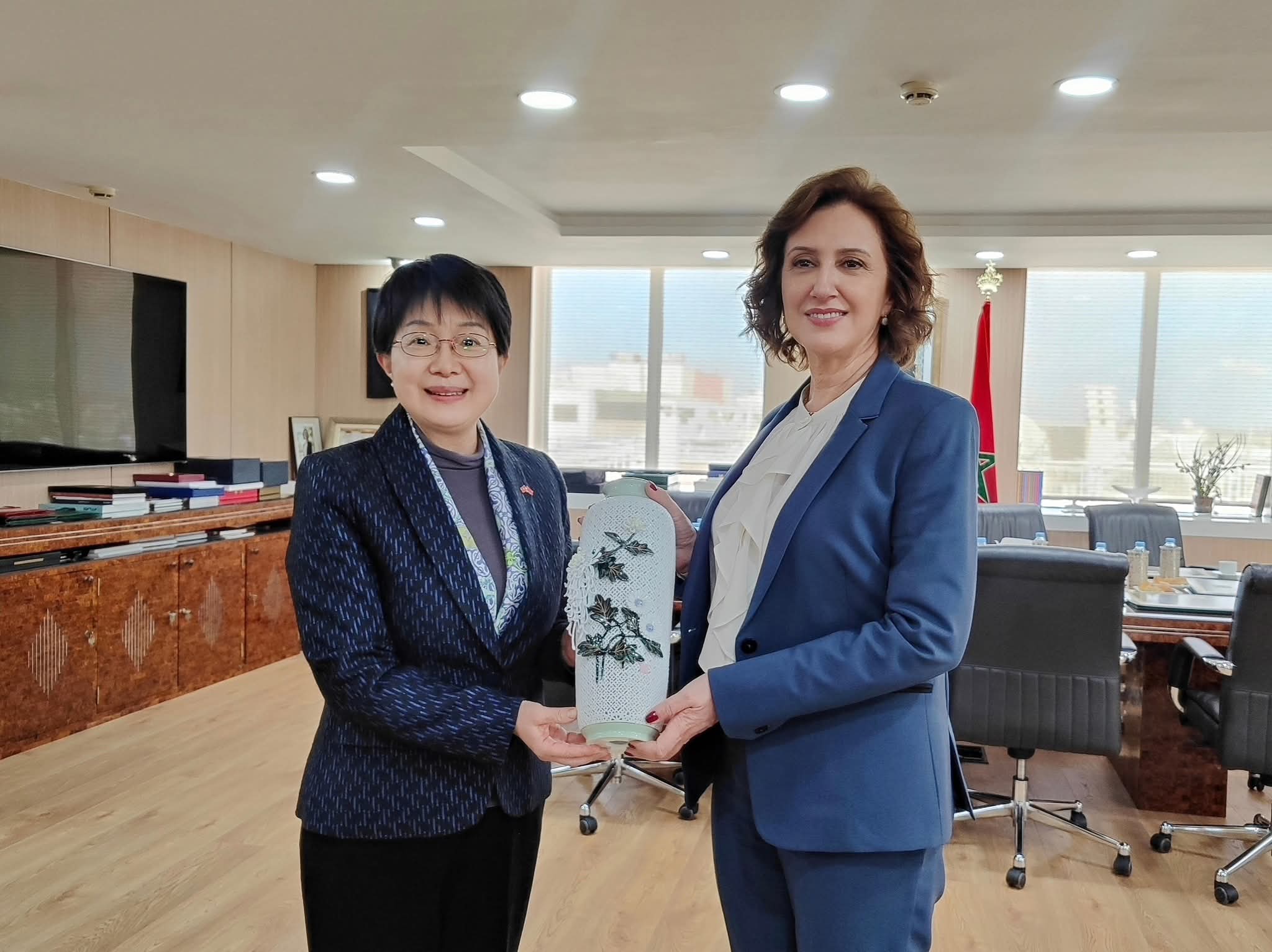 فاطمة الزهراء عمور تبحث مع سفيرة الصين بالمغرب تعزيز التعاون السياحي وتوسيع الربط الجوي بين البلدين