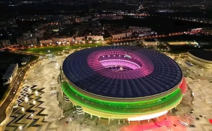 إن كنت متواجد في ملعب طنجة الكبير وتريد عيش تجربة التشجيع في كأس إفريقيا للأمم 2025هذه المعلومات ستفيدك