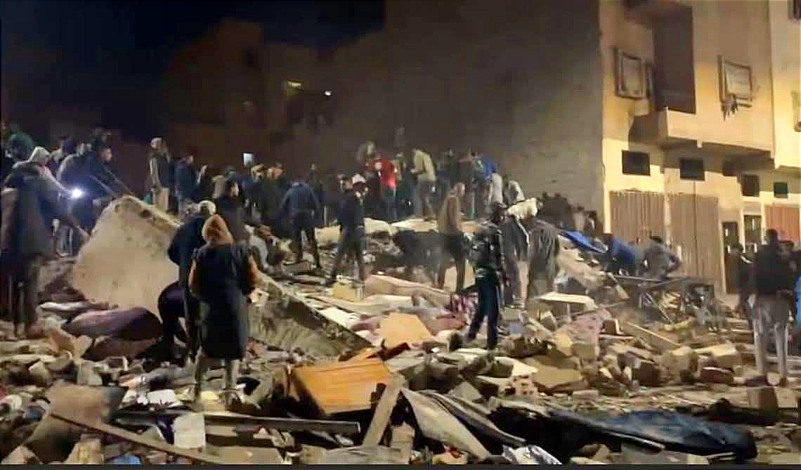 فاجعة تهز مدينة فاس: انهيار بنايتين سكنيتين يودي بحياة أربعة أطفال ويصيب آخرين
