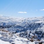 ثلوج الريف تكسو مرتفعات الحسيمة وتحولها إلى قبلة لعشاق السياحة الجبلية