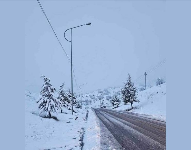 ضعف البنى التحتية يعيق انتعاش السياحة الجبلية في موسم الثلوج