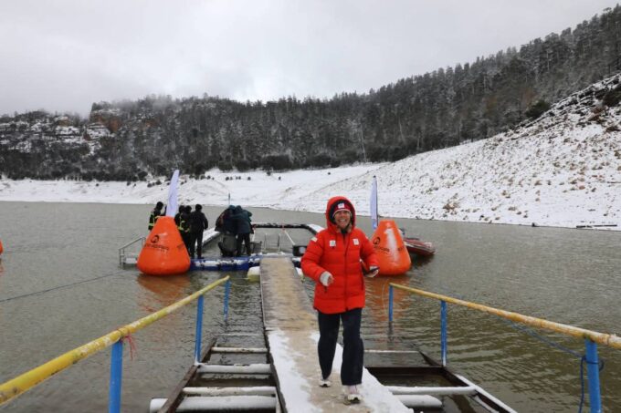 بحيرة أكلمام أزكزا.. وجهة سياحية شتوية تستقطب سباحين دوليين في تظاهرة المياه الباردة