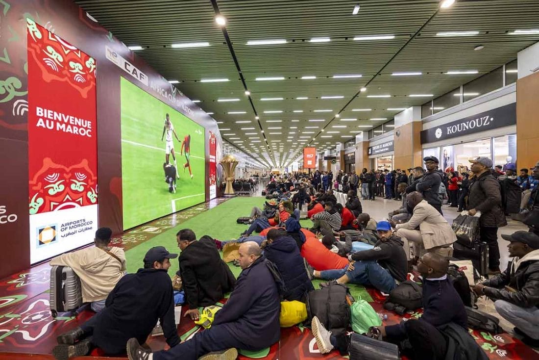 مع تقدم المنتخب المغربي خطوة نحو اللقب..مطارات المملكة تتنفس كرة القدم داخل فضاءات المشجعين