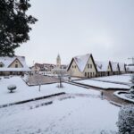 إفران تتألق بالثلوج وتجذب عشاق السياحة الشتوية من مختلف أنحاء المغرب