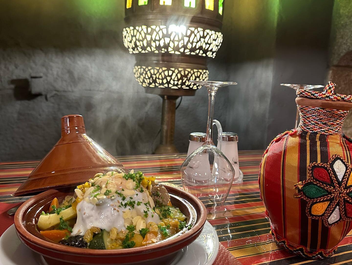 موائد الرباط تتحول إلى مدرج ثقافي موازي لكأس أمم إفريقيا