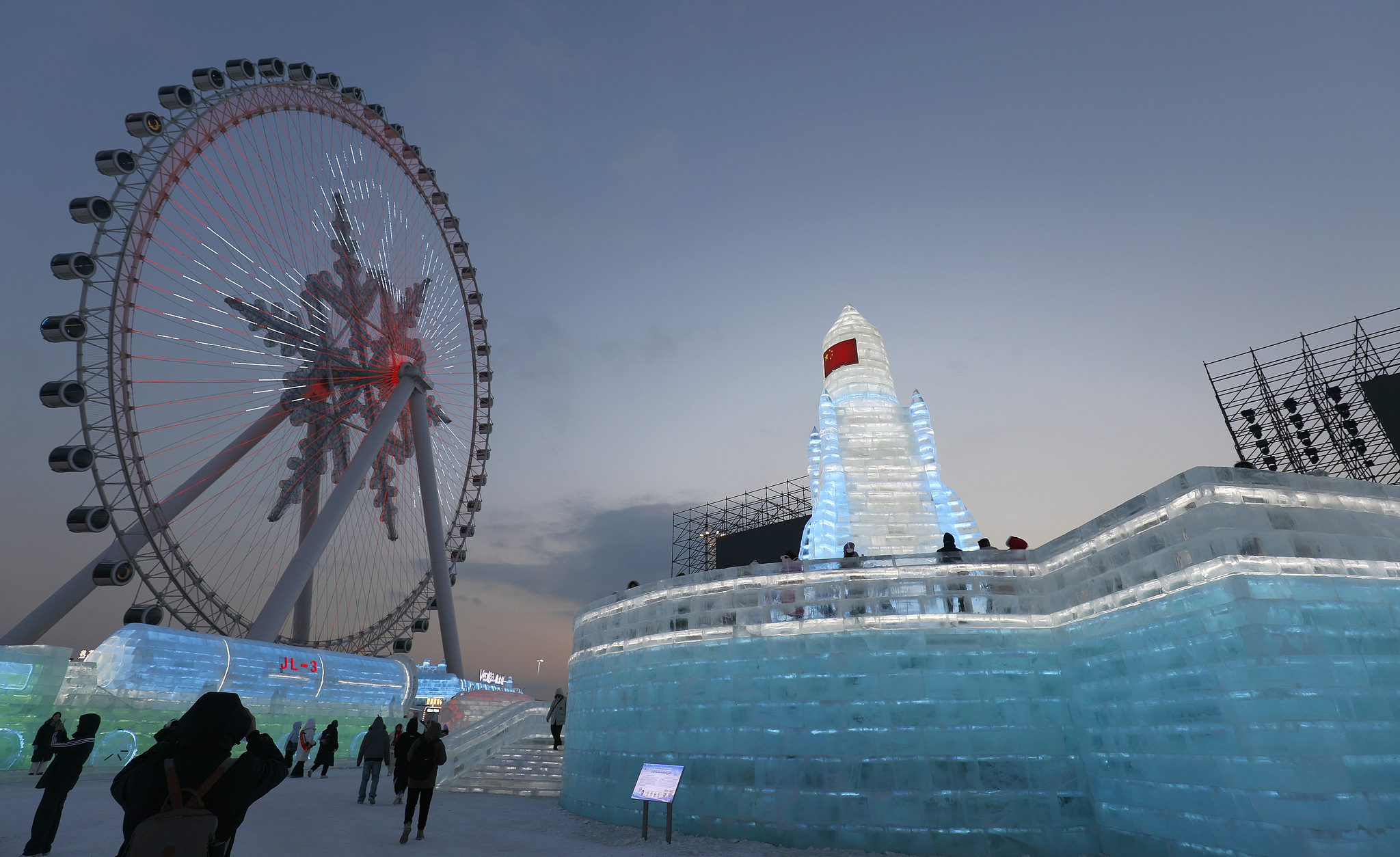 ذوبان الجليد يتسبب في إغلاق أكبر حديقة للجليد والثلج في العالم