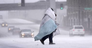 عاصفة شتوية تهدد حركة السفر في كاليفورنيا