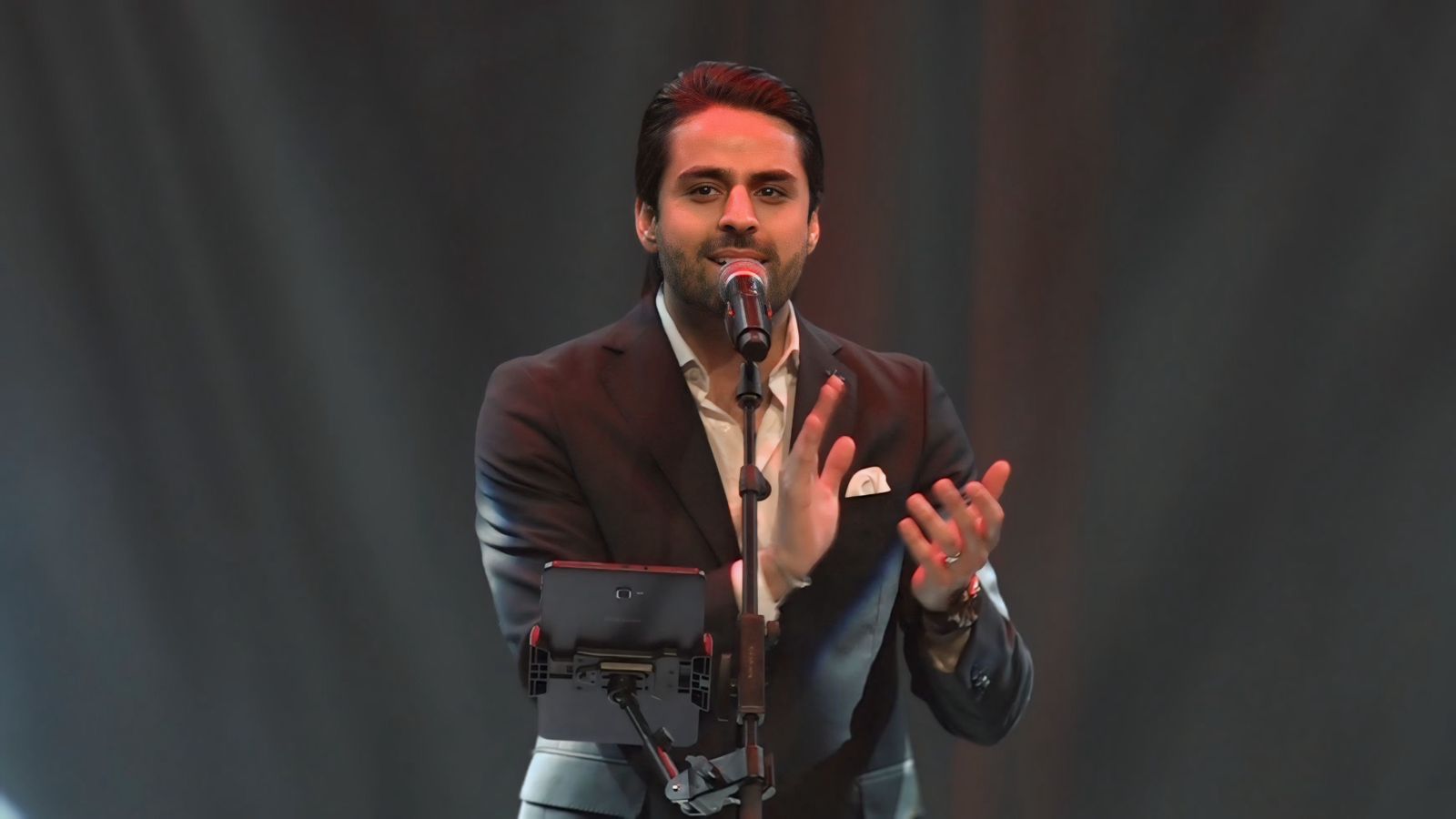 مروان اللبار يشعل ميغاراما الدار البيضاء في ليلة “Chaabi Thérapie” كاملة العدد احتفالا بعيد الحب