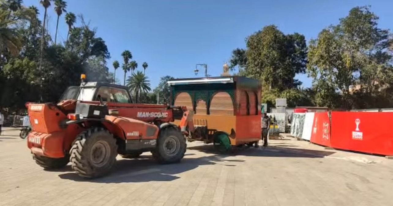 ساحة جامع الفنا تعتمد عربات عصرية لبيع العصائر في خطوة لتنظيم الفضاء وتعزيز جاذبيته السياحية