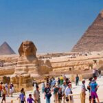مصر ترفع رسوم تأشيرة دخول الأجانب إلى 30 دولاراً أول مارس